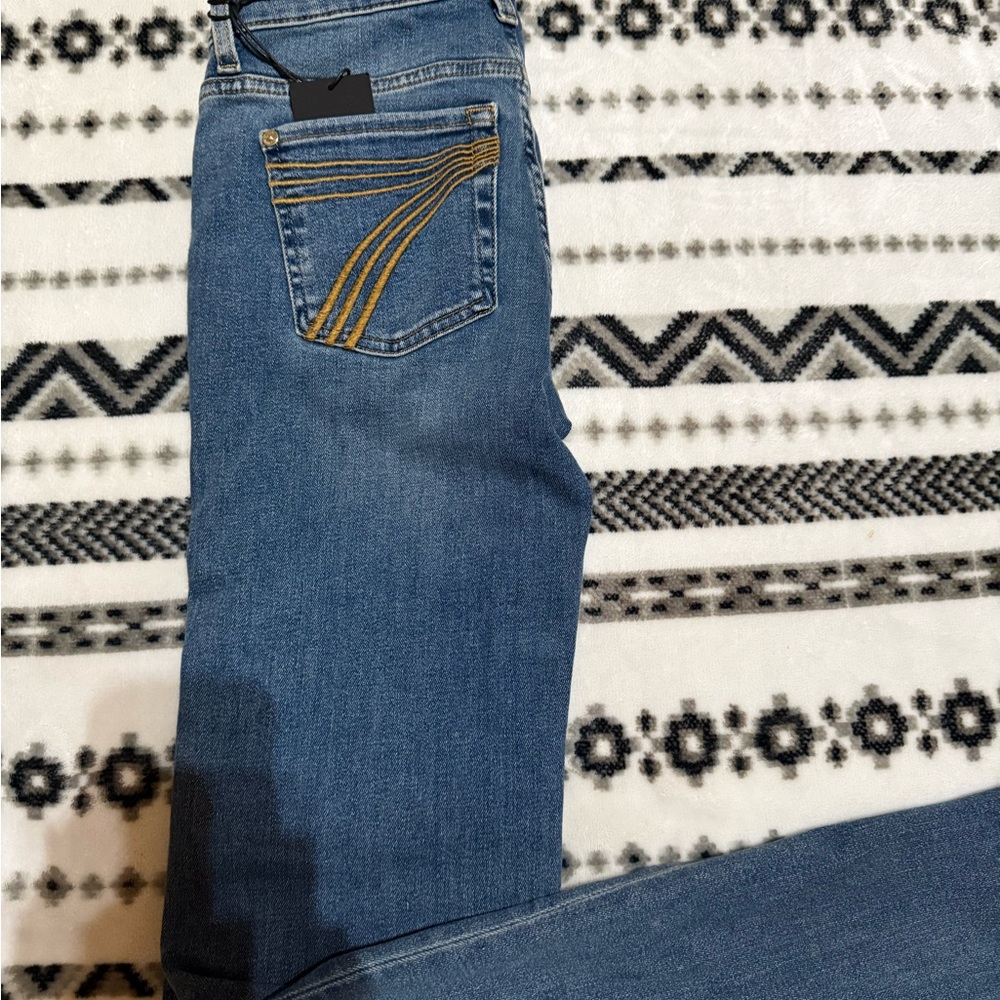 7 For All Mankind - Picture 4 of 4